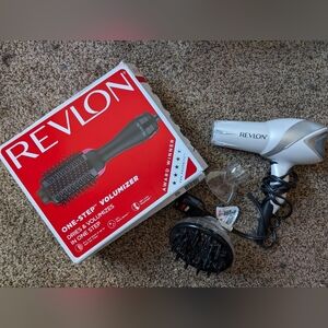 Revlon Hair Dryer And Volumizer Drying Brush